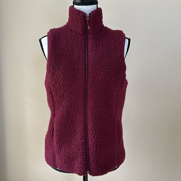 CALIA by Carrie Underwood Sherpa Vest - Picture 3 of 13